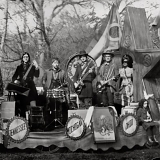 The Raconteurs - Consolers Of The Lonely