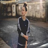 Amy Shark - Spits on Girls