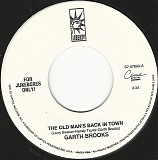 Garth Brooks - The Old Man's Back In Town/Santa Looked A Lot Like Daddy (US Promo)